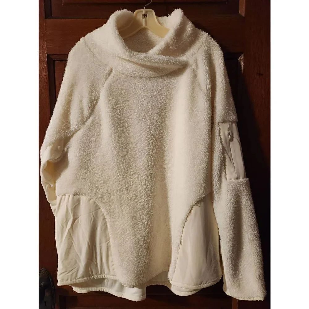Athletic Works Women's WHITE Fur Sweatshirt
